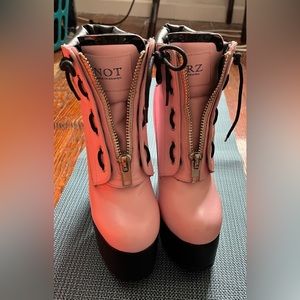 Boohoo baby pink high heeled boots